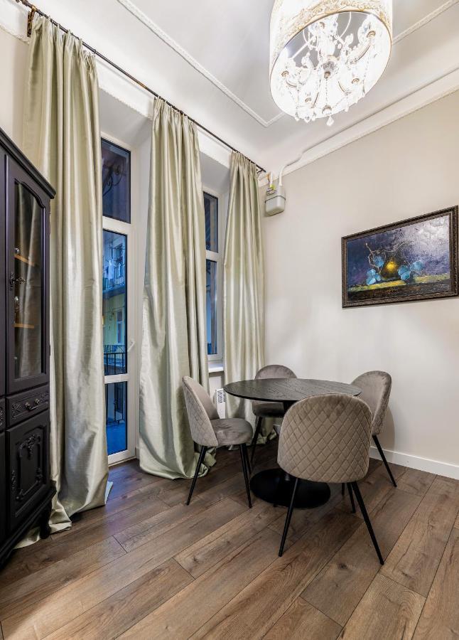 3 Room Apartments , Rohatyntsyv Street 리비프 외부 사진